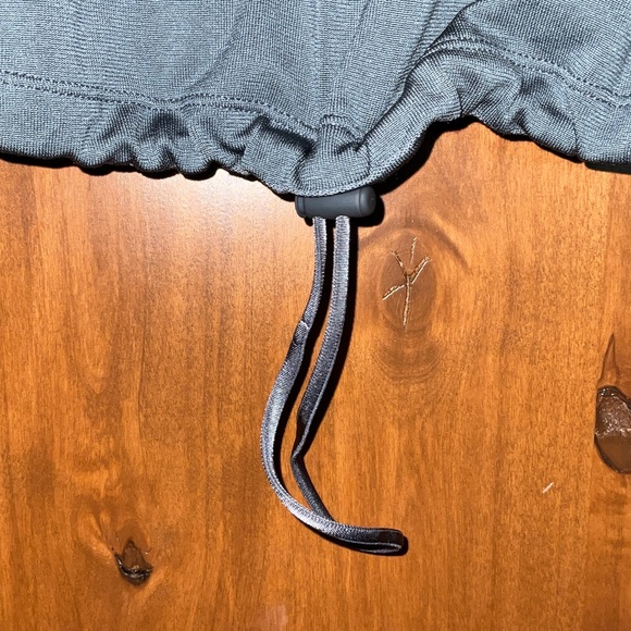 Gymshark Sweat Collection Seamless Long Sleeve Crop Top - Gray - Picture 8 of 11